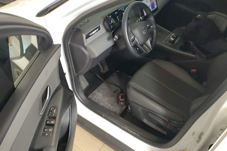 Used BYD Qin PLUS 2025 DM-i Smart Drive 55KM Leading Model Driver Seat