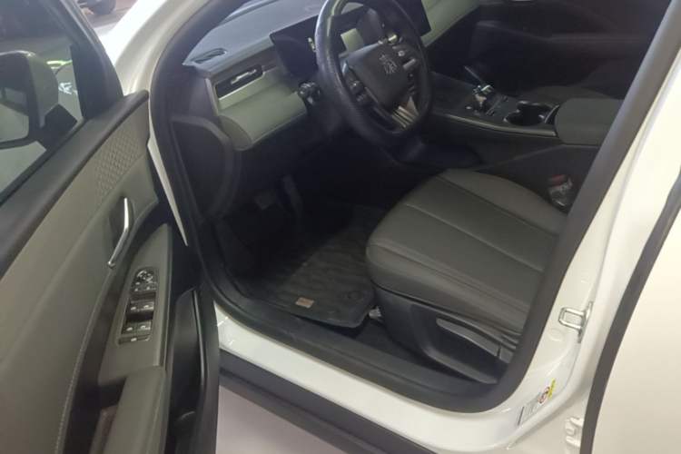 Used BYD Qin PLUS 2025 DM-i Smart Drive 55KM Leading Model Driver Seat