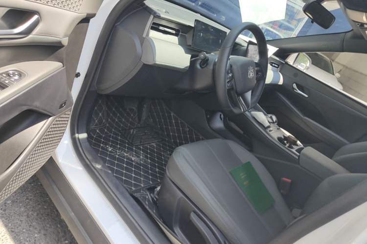Used BYD Qin PLUS 2025 DM-i Smart Drive 55KM Leading Model Driver Seat