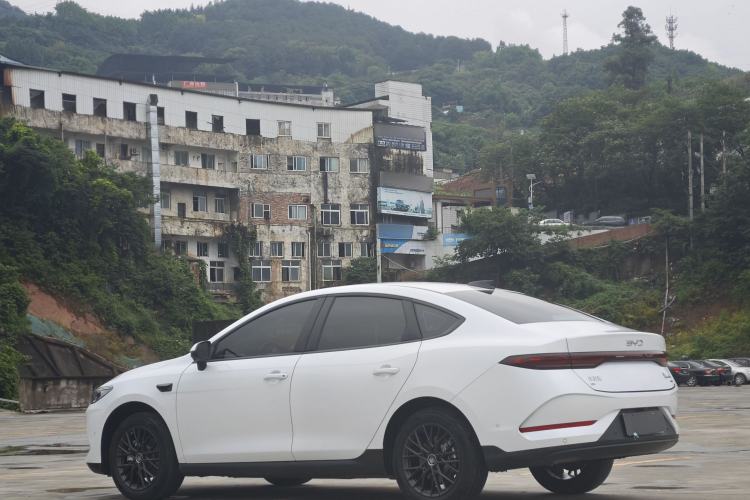 Used BYD Qin PLUS 2025 EV Smart Drive Edition 420KM Leading Model Exterior 3