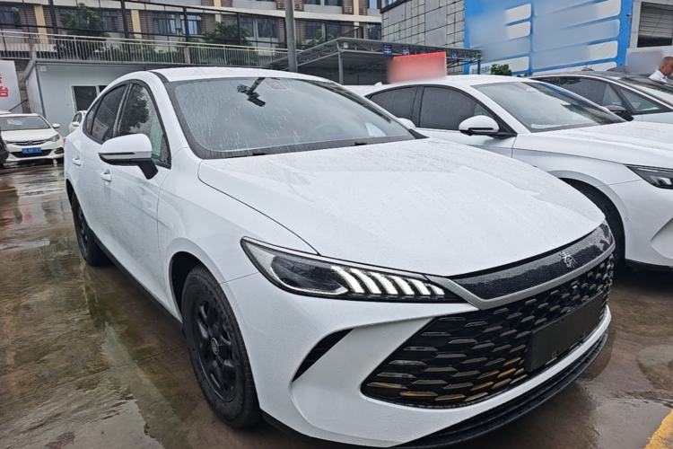 Used BYD Qin PLUS 2025 DM-i Smart Drive 55KM Leading Model Front Right 45 Deg