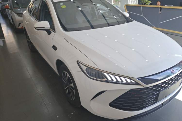 Used BYD Qin PLUS 2025 DM-i Smart Drive 120KM Superior Model Front Right 45 Deg
