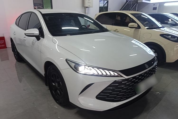 Used BYD Qin PLUS 2025 DM-i Smart Drive 55KM Leading Model Front Right 45 Deg
