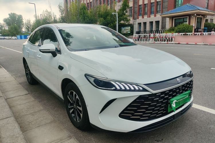 Used BYD Qin PLUS 2025 DM-i Smart Drive 120KM Superior Model Front Right 45 Deg