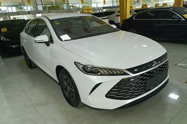 Used BYD Qin PLUS 2025 DM-i Smart Drive 55KM Leading Model Front Right 45 Deg