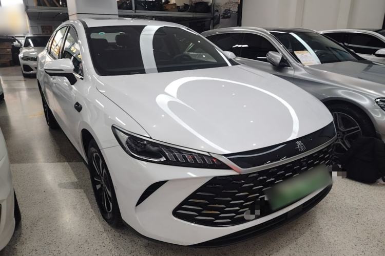 Used BYD Qin PLUS 2025 DM-i Smart Drive 120KM Superior Model Front Right 45 Deg