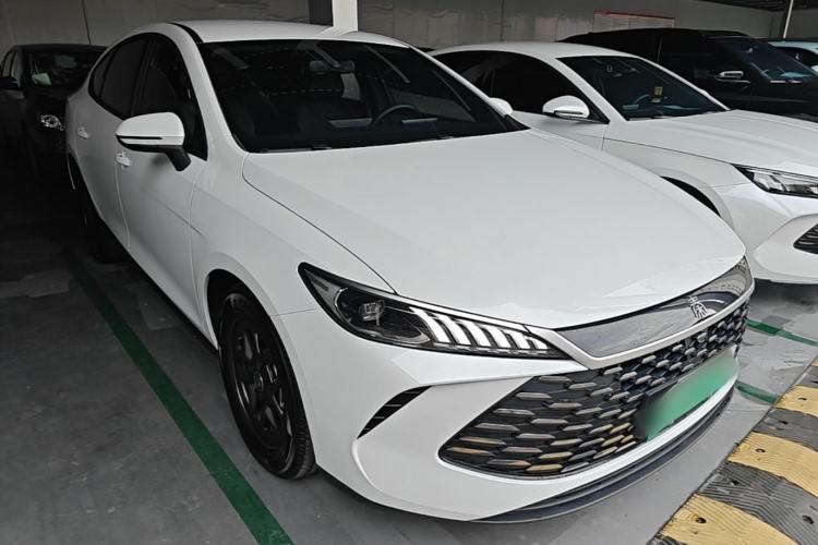 Used BYD Qin PLUS 2025 DM-i Smart Drive 55KM Leading Model Front Right 45 Deg