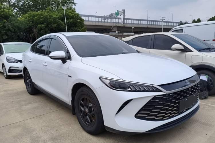 Used BYD Qin PLUS 2025 DM-i Smart Drive 55KM Leading Model Front Right 45 Deg