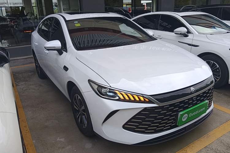 Used BYD Qin PLUS 2025 DM-i Smart Drive 120KM Superior Model Front Right 45 Deg