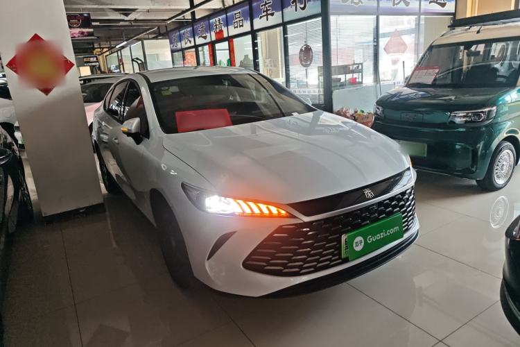 Used BYD Qin PLUS 2025 DM-i Smart Drive 55KM Leading Model Front Right 45 Deg