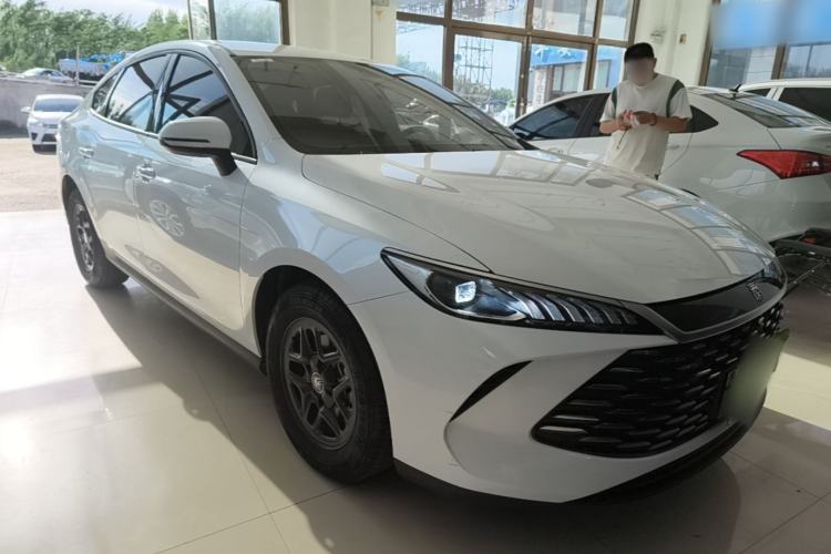 Used BYD Qin PLUS 2025 DM-i Smart Drive 55KM Leading Model Front Right 45 Deg