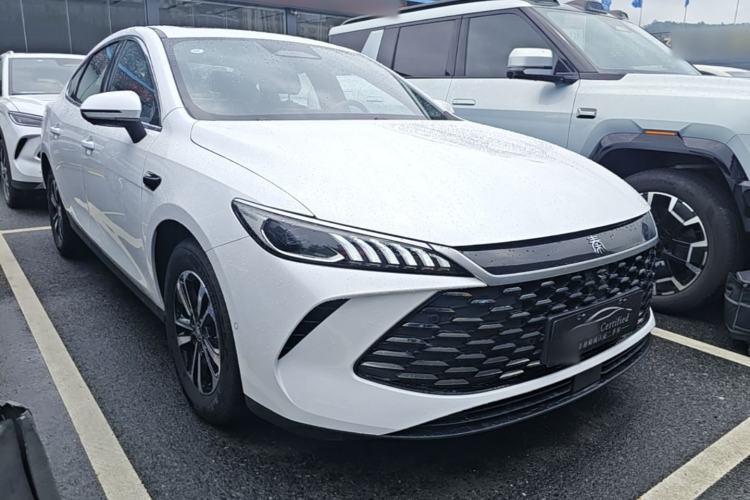 Used BYD Qin PLUS 2025 DM-i Smart Drive 120KM Superior Model Front Right 45 Deg