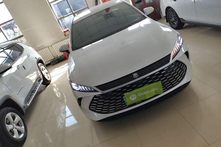 Used BYD Qin PLUS 2025 DM-i Smart Drive 55KM Leading Model Front Right 45 Deg
