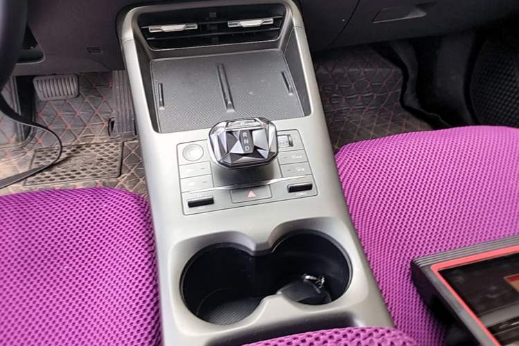 Used BYD Qin PLUS 2025 DM-i Smart Drive 55KM Leading Model Gear Lever
