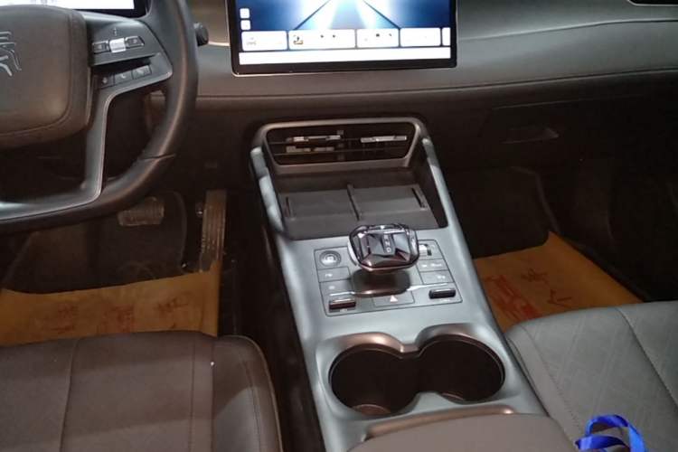 Used BYD Qin PLUS 2025 DM-i Smart Drive 120KM Superior Model Gear Lever