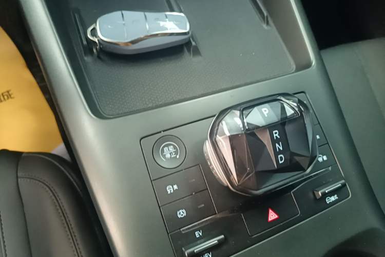 Used BYD Qin PLUS 2025 DM-i Smart Drive 55KM Leading Model Gear Lever