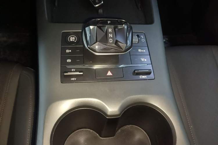 Used BYD Qin PLUS 2025 DM-i Smart Drive 55KM Leading Model Gear Lever