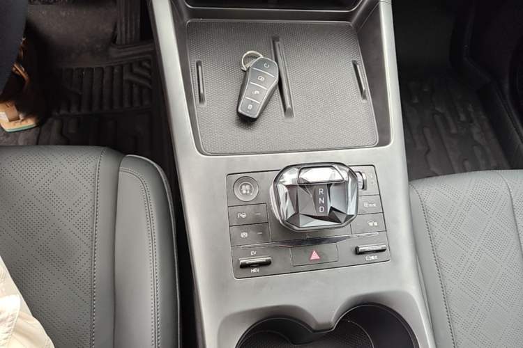 Used BYD Qin PLUS 2025 DM-i Smart Drive 55KM Beyond Model Gear Lever