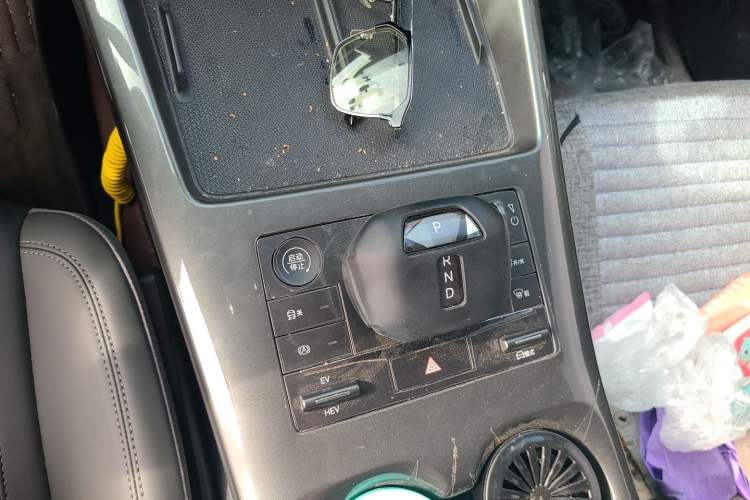 Used BYD Qin PLUS 2025 DM-i Smart Drive 55KM Leading Model Gear Lever