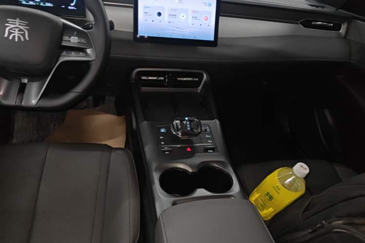 Used BYD Qin PLUS 2025 DM-i Smart Drive 55KM Leading Model Gear Lever