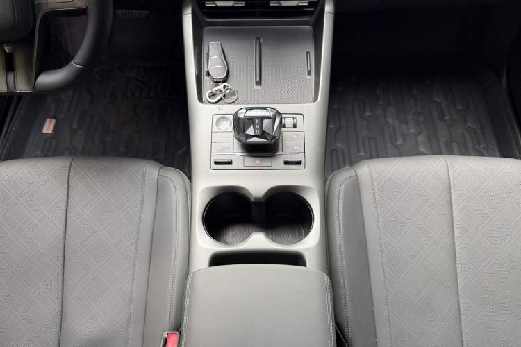 Used BYD Qin PLUS 2025 DM-i Smart Drive 55KM Leading Model Gear Lever