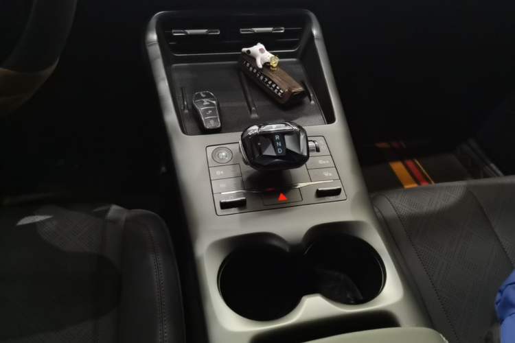 Used BYD Qin PLUS 2025 DM-i Smart Drive 55KM Leading Model Gear Lever