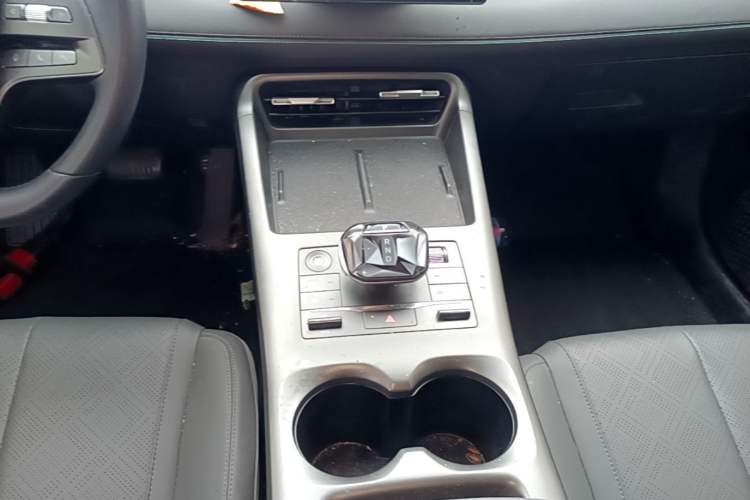 Used BYD Qin PLUS 2025 DM-i Smart Drive 55KM Leading Model Gear Lever