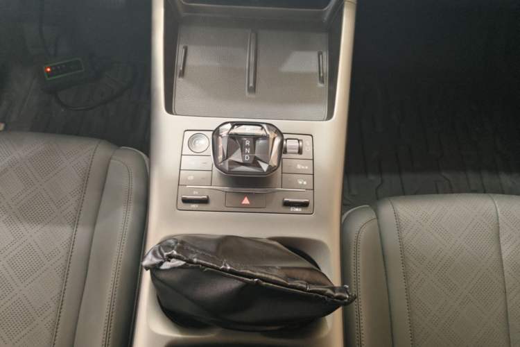Used BYD Qin PLUS 2025 DM-i Smart Drive 120KM Superior Model Gear Lever