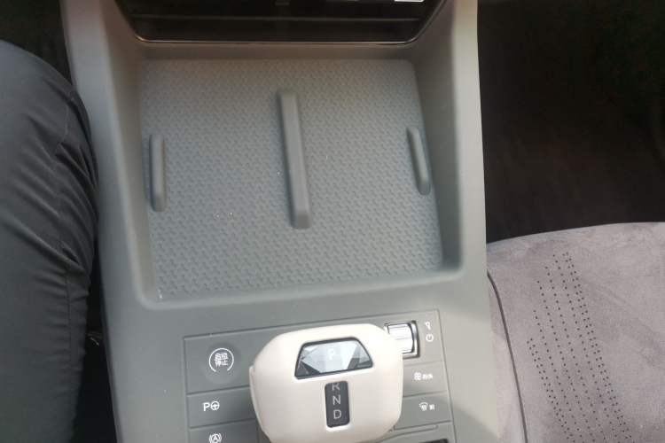 Used BYD Qin PLUS 2025 DM-i Smart Drive 55KM Leading Model Gear Lever
