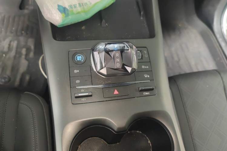 Used BYD Qin PLUS 2025 DM-i Smart Drive 55KM Leading Model Gear Lever