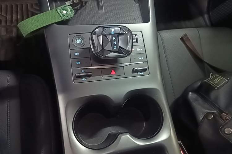 Used BYD Qin PLUS 2025 DM-i Smart Drive 55KM Leading Model Gear Lever