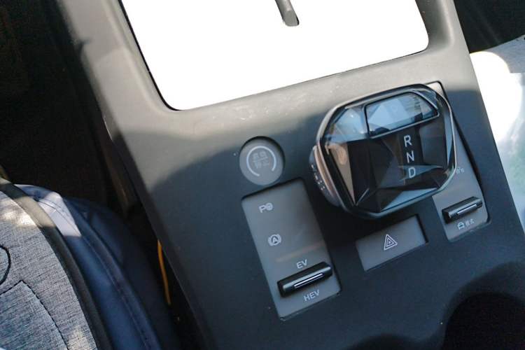 Used BYD Qin PLUS 2025 DM-i Smart Drive 55KM Leading Model Gear Lever