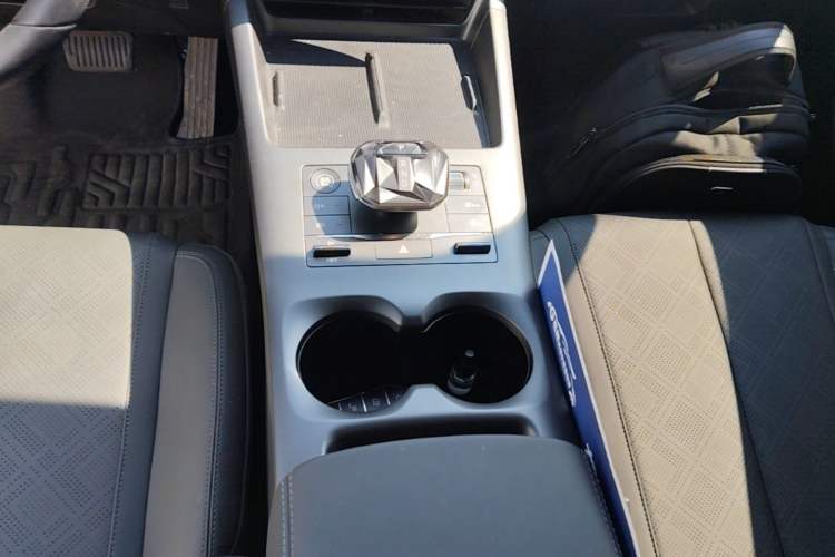 Used BYD Qin PLUS 2025 DM-i Smart Drive 55KM Leading Model Gear Lever