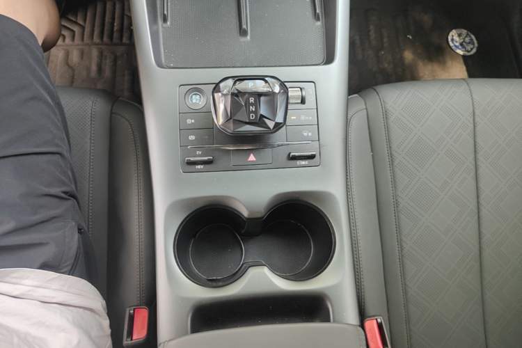 Used BYD Qin PLUS 2025 DM-i Smart Drive 55KM Leading Model Gear Lever
