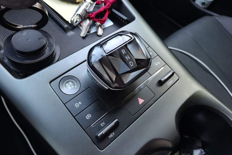 Used BYD Qin PLUS 2025 DM-i Smart Drive 55KM Leading Model Gear Lever