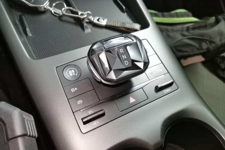 Used BYD Qin PLUS 2025 DM-i Smart Drive 55KM Leading Model Gear Lever