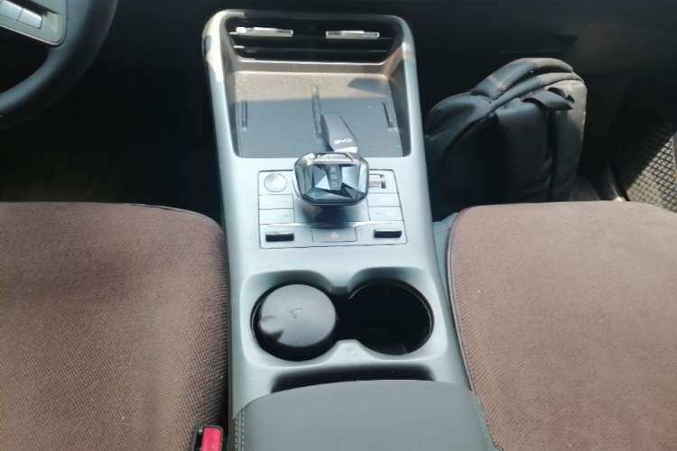 Used BYD Qin PLUS 2025 DM-i Smart Drive 55KM Leading Model Gear Lever