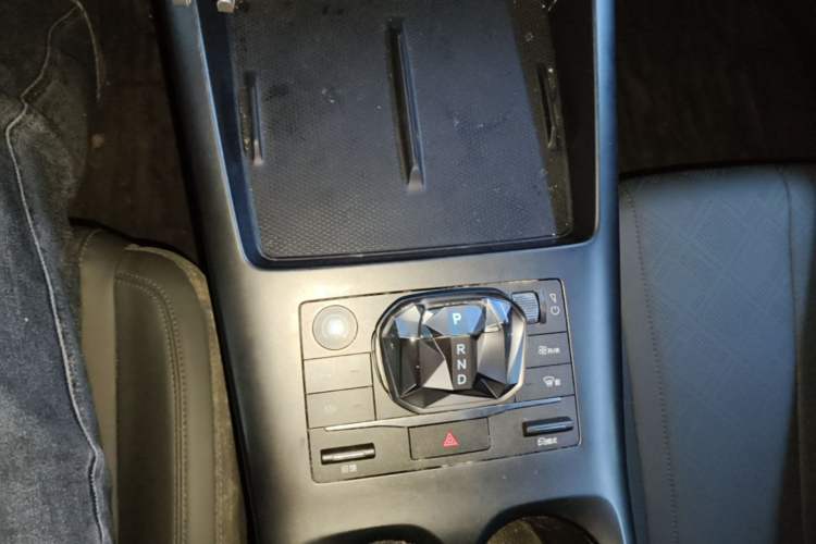 Used BYD Qin PLUS 2025 EV Smart Drive Edition 510KM Leading Model Gear Lever