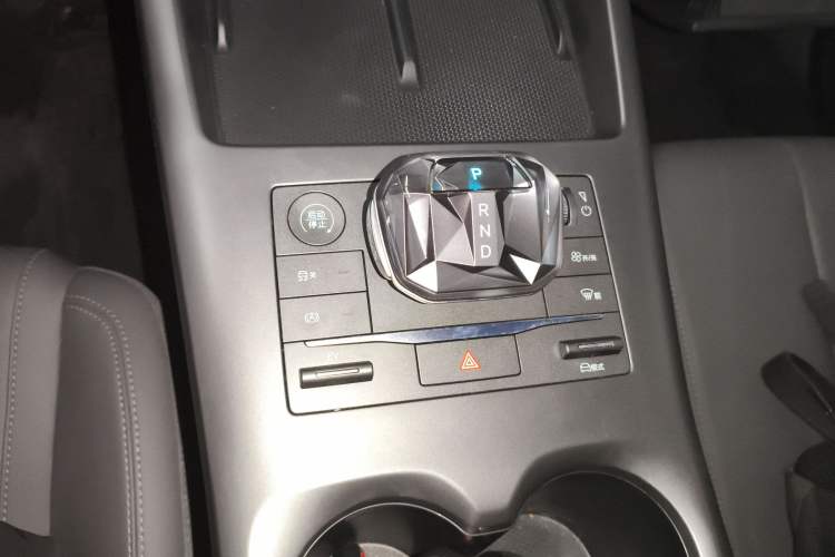 Used BYD Qin PLUS 2025 DM-i Smart Drive 55KM Leading Model Gear Lever