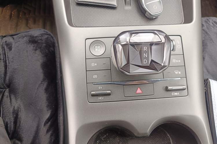 Used BYD Qin PLUS 2025 DM-i Smart Drive 55KM Leading Model Gear Lever