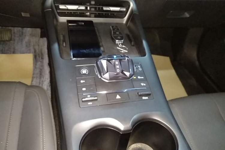 Used BYD Qin PLUS 2025 DM-i Smart Drive 55KM Leading Model Gear Lever