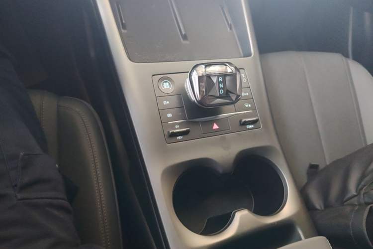 Used BYD Qin PLUS 2025 DM-i Smart Drive 55KM Leading Model Gear Lever