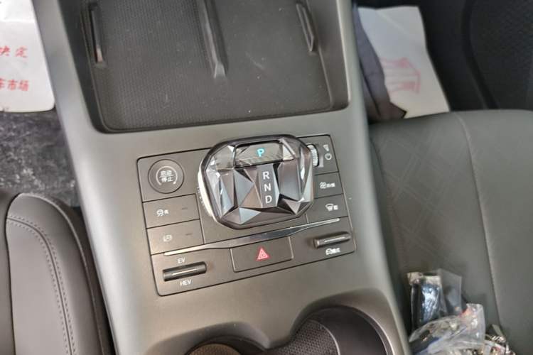 Used BYD Qin PLUS 2025 DM-i Smart Drive 55KM Leading Model Gear Lever