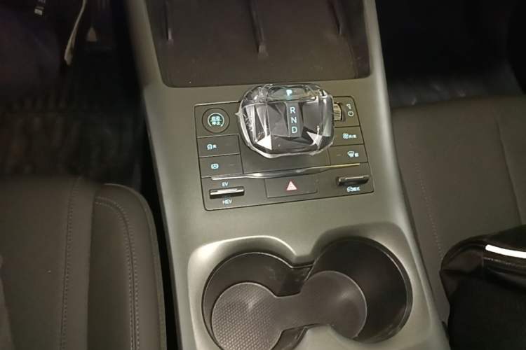 Used BYD Qin PLUS 2025 DM-i Smart Drive 55KM Leading Model Gear Lever