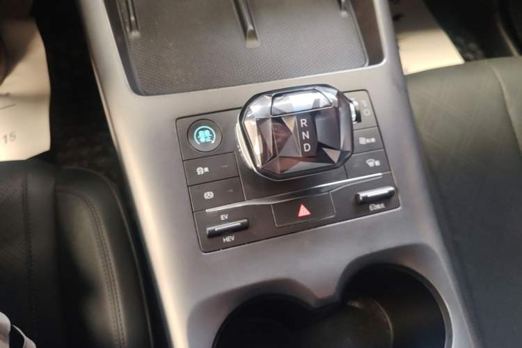 Used BYD Qin PLUS 2025 DM-i Smart Drive 55KM Leading Model Gear Lever