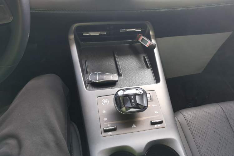 Used BYD Qin PLUS 2025 DM-i Smart Drive 55KM Leading Model Gear Lever