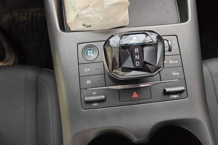 Used BYD Qin PLUS 2025 DM-i Smart Drive 55KM Leading Model Gear Lever