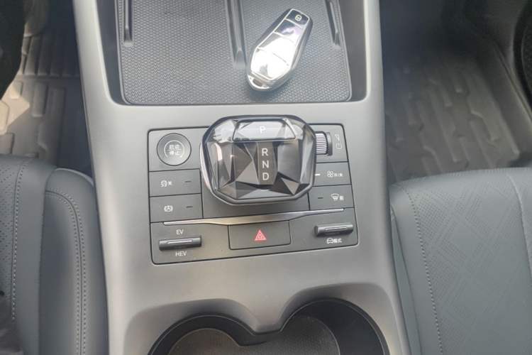 Used BYD Qin PLUS 2025 DM-i Smart Drive 55KM Leading Model Gear Lever