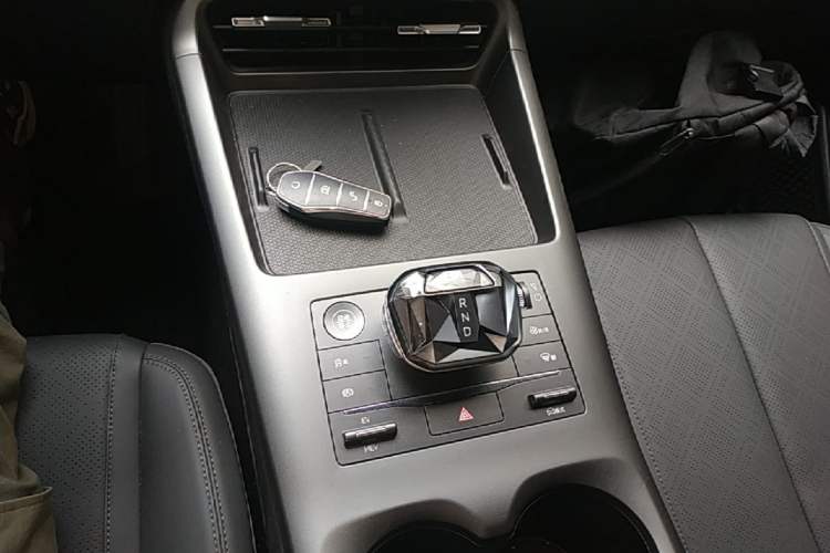 Used BYD Qin PLUS 2025 DM-i Smart Drive 55KM Leading Model Gear Lever