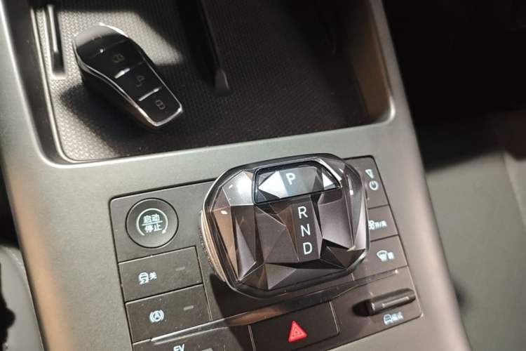 Used BYD Qin PLUS 2025 DM-i Smart Drive 55KM Leading Model Gear Lever